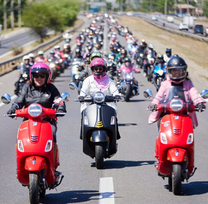 Nuestra caravana por el cáncer de mama reunió a más de 500 mujeres motociclistas en Santiago