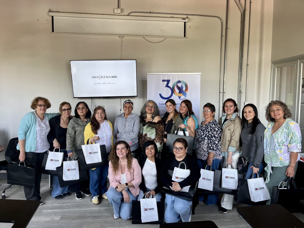 Conversatorio junto a la diseñadora Ange Eyzaguirre fortaleció la confianza en nuestra comunidad