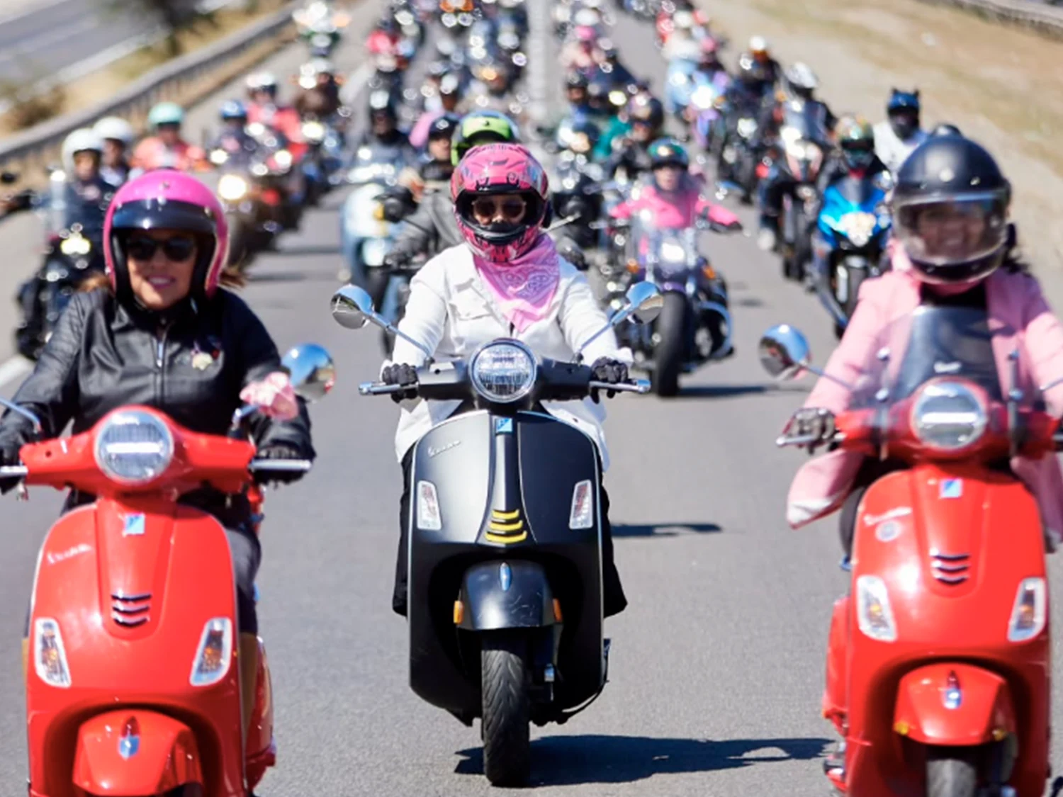 Nuestra caravana por el cáncer de mama reunió a más de 500 mujeres motociclistas en Santiago
